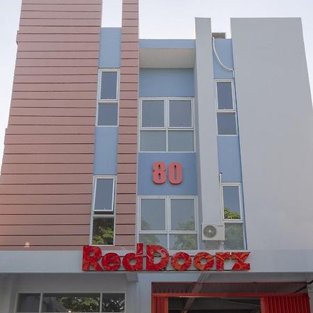 Reddoorz Plus Syariah @ Raya Nginden 2 Sorabaya Extérieur photo