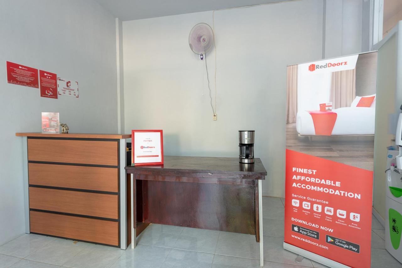 Reddoorz Plus Syariah @ Raya Nginden 2 Sorabaya Extérieur photo